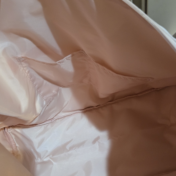 NWT Victoria's Secret Light Pink Metallic Duffle Bag - Picture 8 of 11